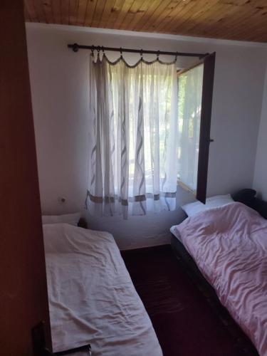 Honeyhouse Tjentiste Foca - carbon neutral hotel in Unknown City