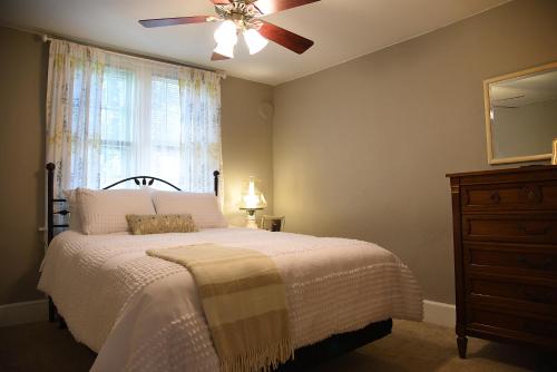 Cozy Home Near all Milwaukee Attractions — 4-Star Luxury Hotel in Milwaukee, United States