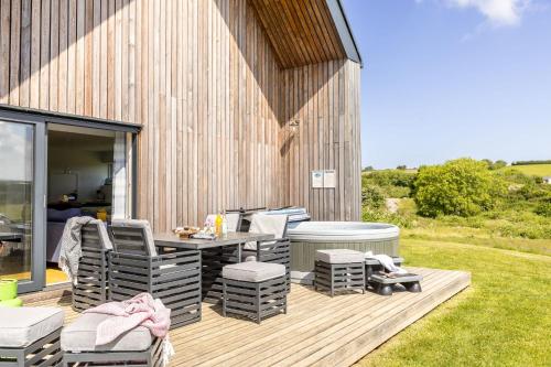 1 The Vista Hot Tub Pet Friendly Parking in Ilfracombe, United Kingdom