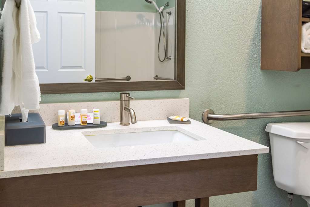 La Quinta Inn & Suites by Wyndham Newport - photo 42