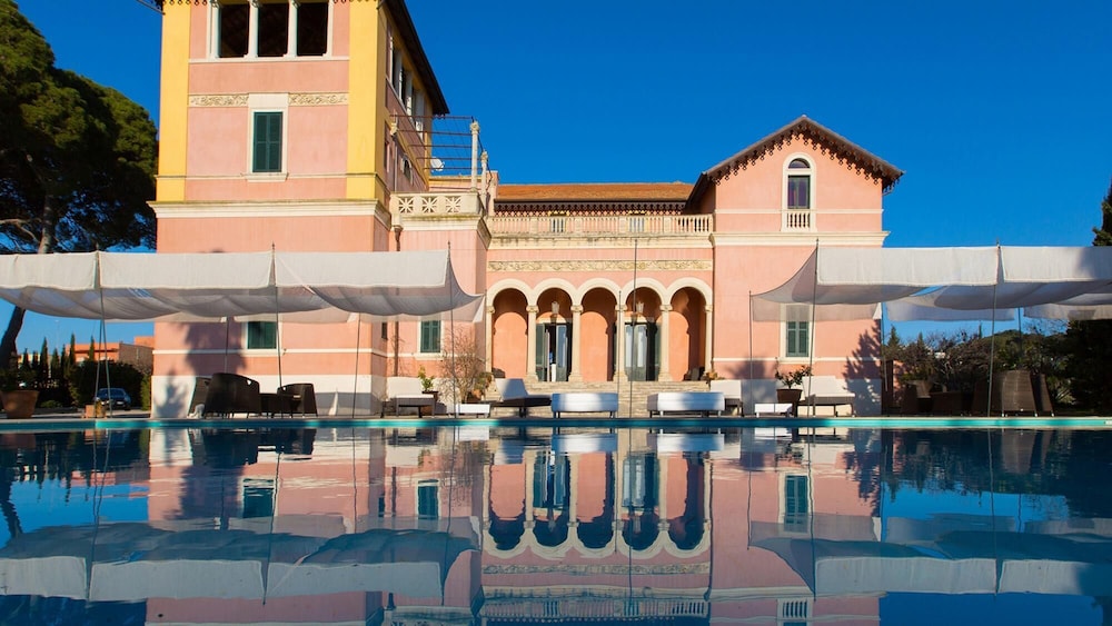 Villa Capozza 18&2 Emma Villas — 4-Star Luxury Hotel in Casarano, Italy