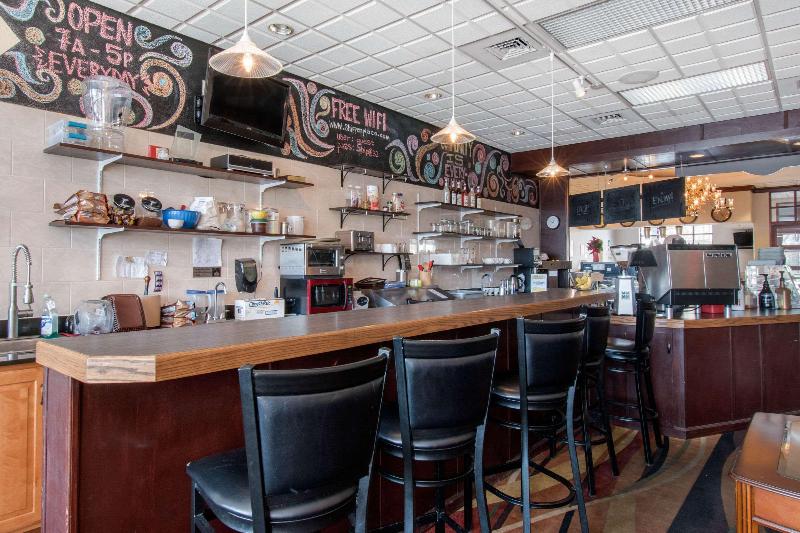 University Hotel & Suites Shippensburg Trademark by Wyndham — hotel in Shippensburg