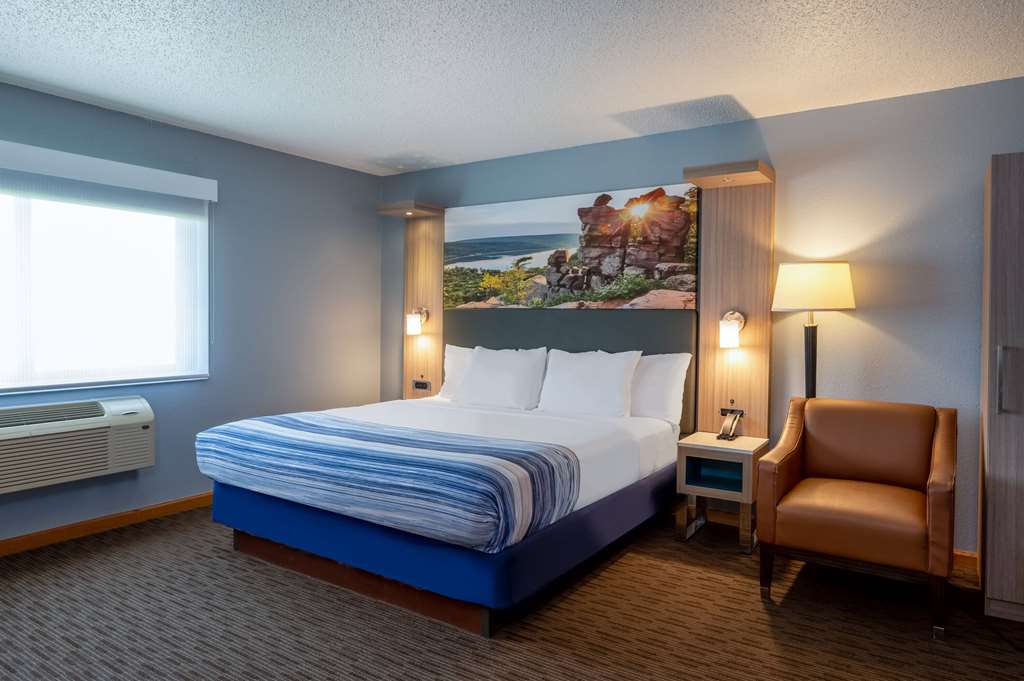 AmericInn by Wyndham Eau Claire - photo 32