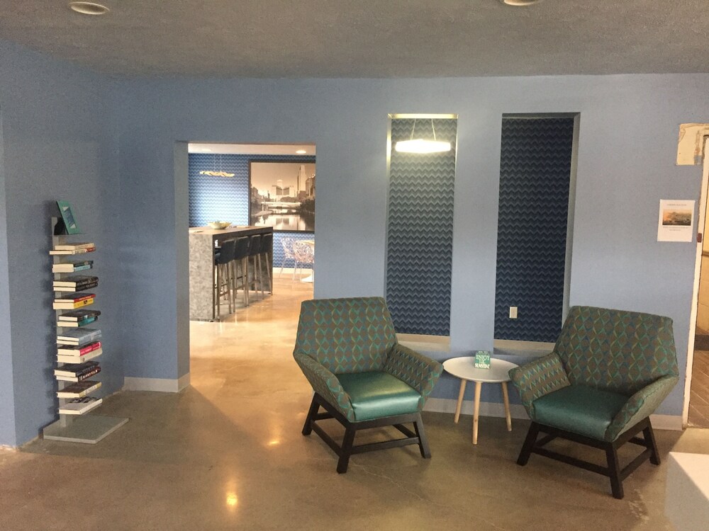 402 Hotel - photo 10