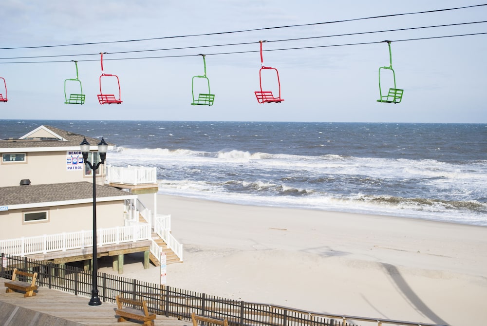 Boardwalk Hotel Charlee & Beach House Rentals - photo 66