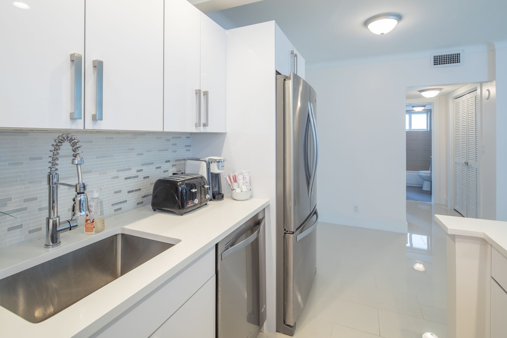 Pompano Suites by the Beach - photo 29