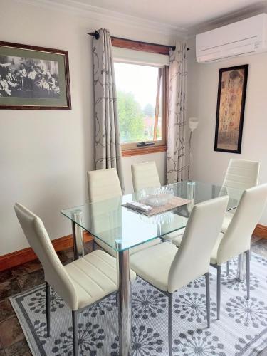 Central to CBD CoSheirm Apartments On Merri — 4-Star Luxury Hotel in Warrnambool, Australia
