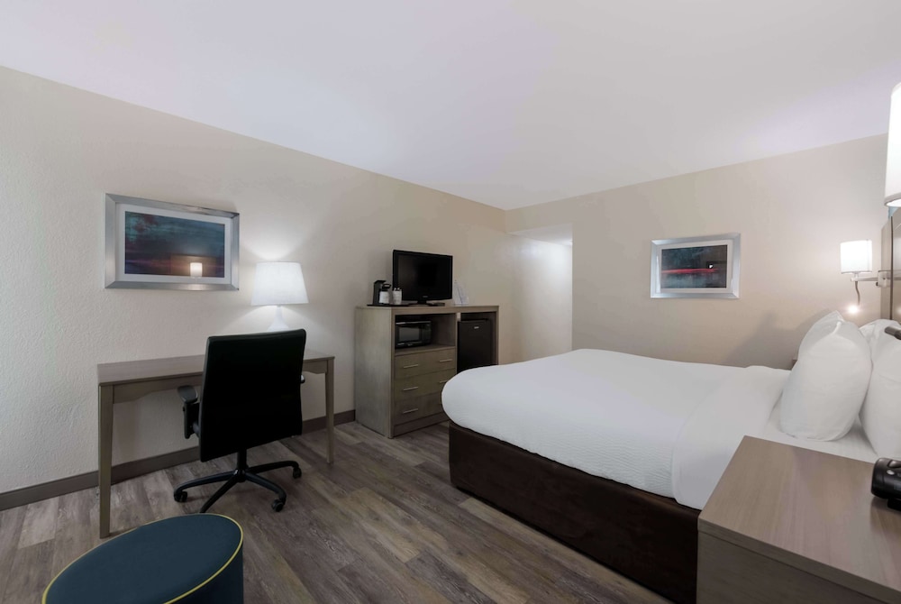 Best Western Hampton Coliseum Inn - photo 13
