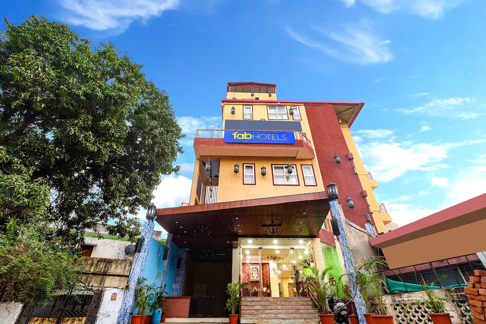 Fabhotel J Sons in Bhopal, India