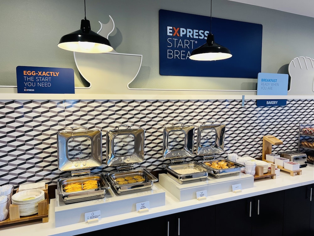 Holiday Inn Express & Suites Salinas by IHG - photo 34