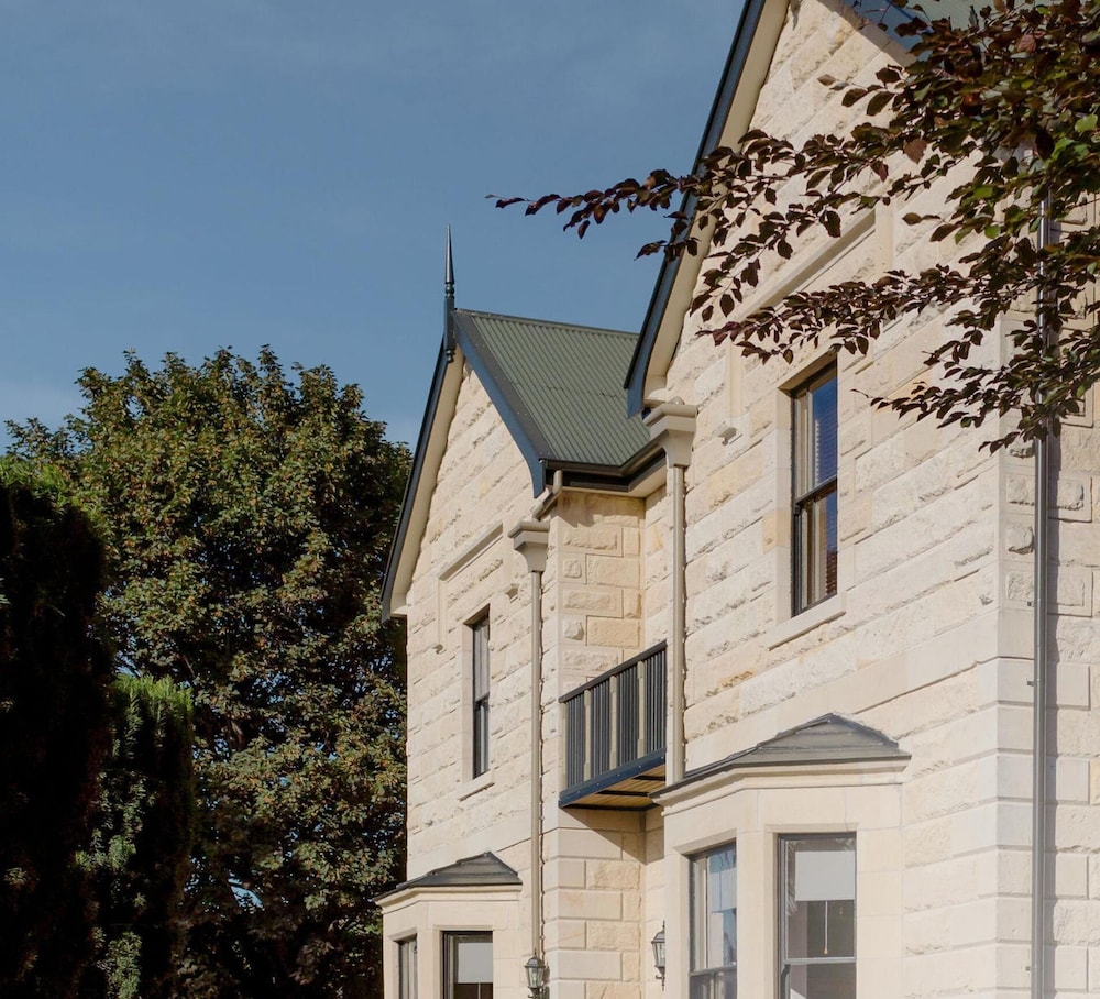 Casa Nova House — 5-Star Luxury Hotel in Oamaru, New Zealand