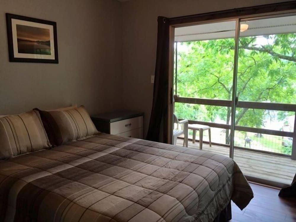 Calm Waters Cabin Resort - photo 20