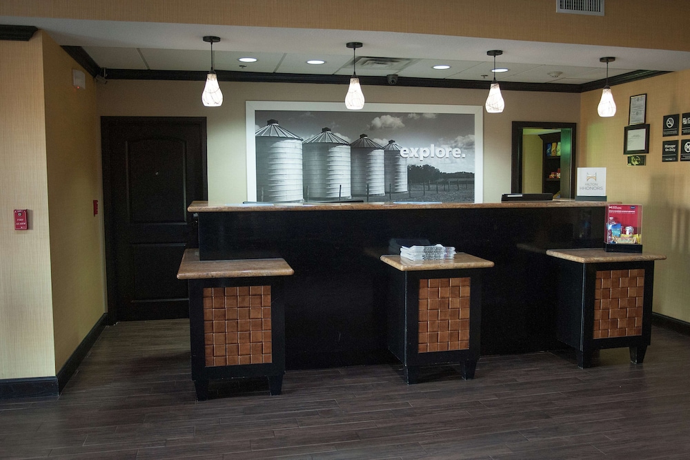 Hampton Inn & Suites Palestine - photo 5