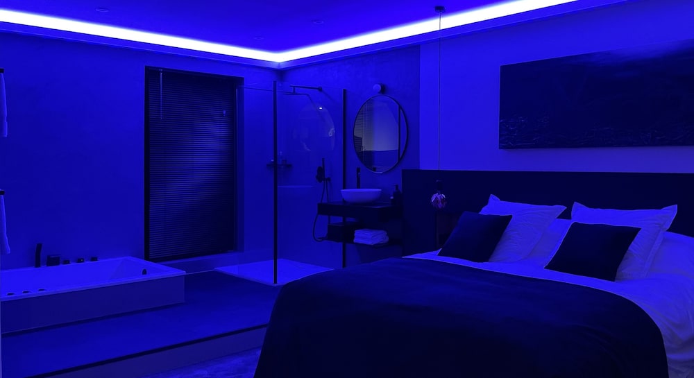 Ennéa Jacuzzi & Luxury Suites — Perpignan — photo 2