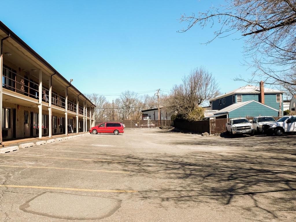 Capri Lynbrook Motor Inn - photo 18