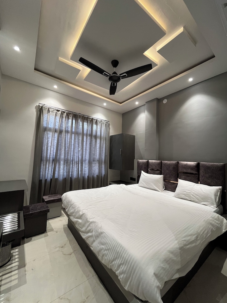 Hotel Shiva Palace — Ujjain