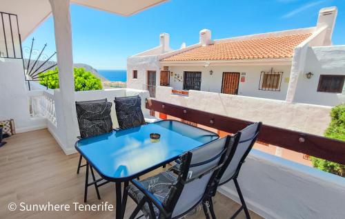 Cozy apartment with wonderful view Los Cristianos — 4-Star Luxury Hotel in Arona, Spain