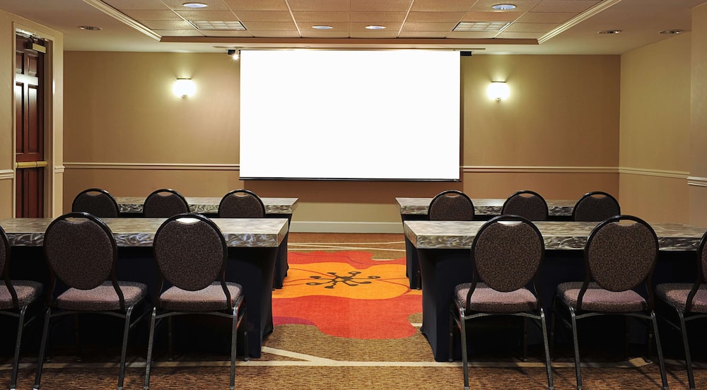 Hilton Garden Inn Virginia Beach Town Center - photo 39