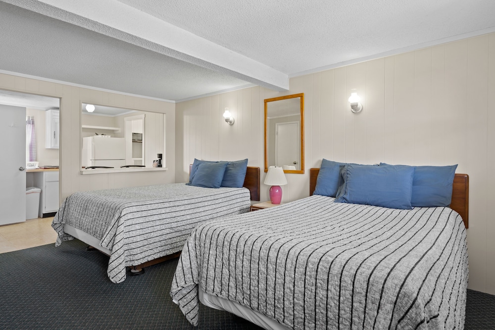 Beach Motel & Suites - photo 9