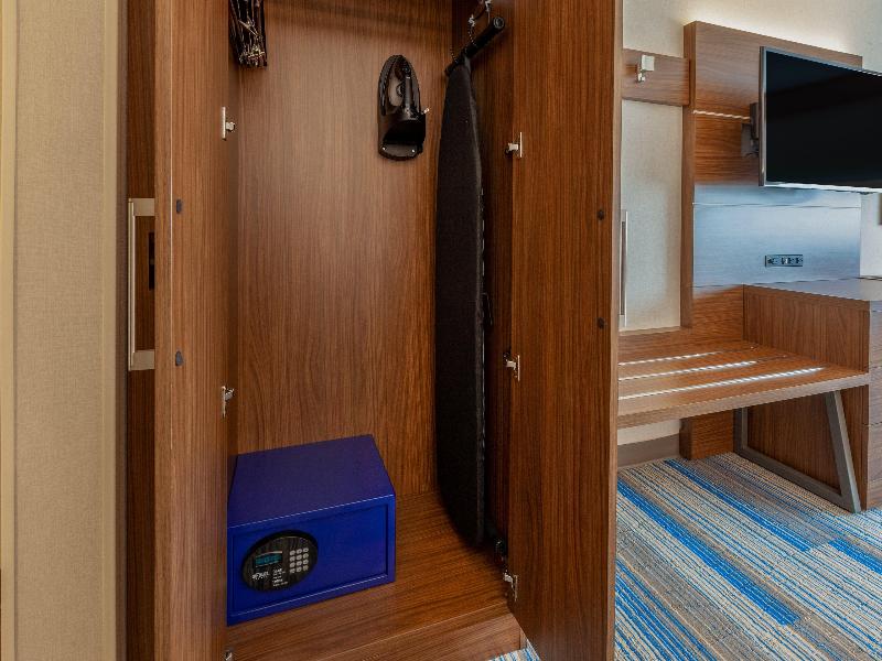 Holiday Inn Express & Suites Brunswick Harpers Ferry Area by IHG - photo 76