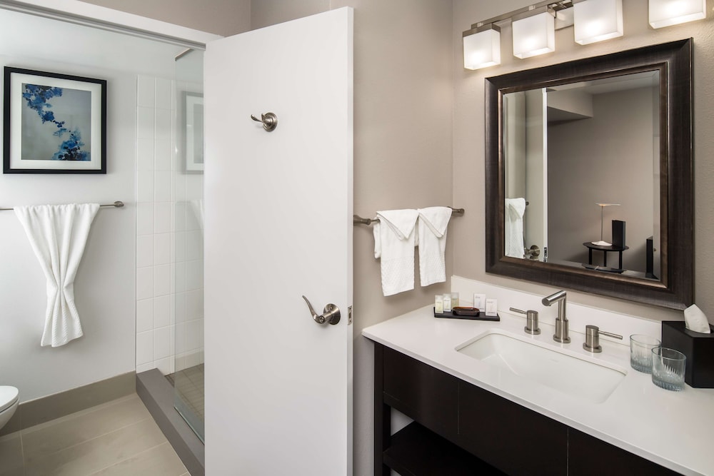 Embassy Suites by Hilton Seattle Tacoma International Airport - photo 31