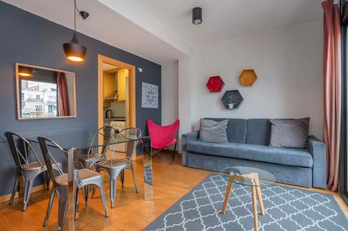 Modern and bright apartment in Eixample 5 1 — 4-Star Luxury Hotel in Barcelona, Spain