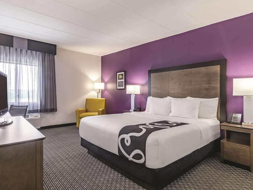 La Quinta Inn & Suites by Wyndham Warwick Providence Airport - photo 12