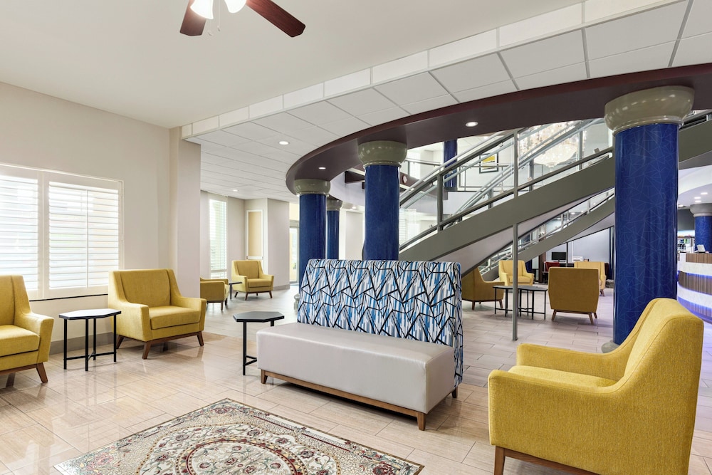 Holiday Inn Express and Suites Bakersfield Central by IHG - photo 51