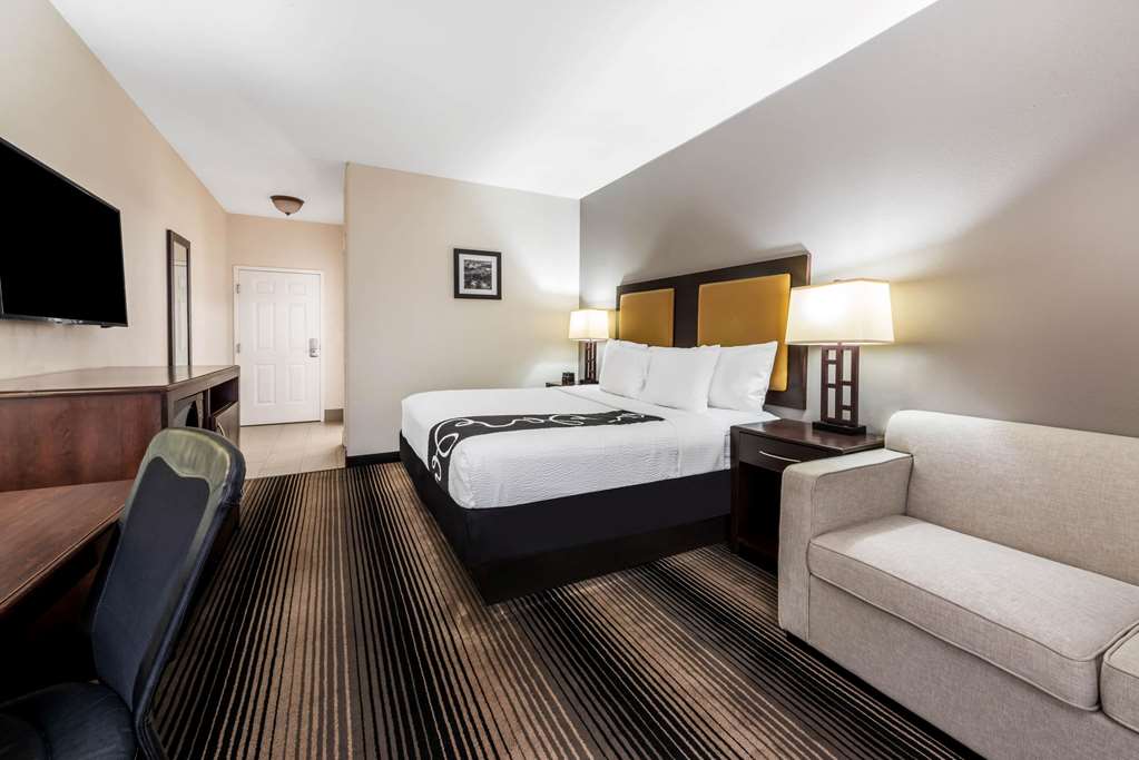 La Quinta Inn & Suites by Wyndham Orange - photo 22
