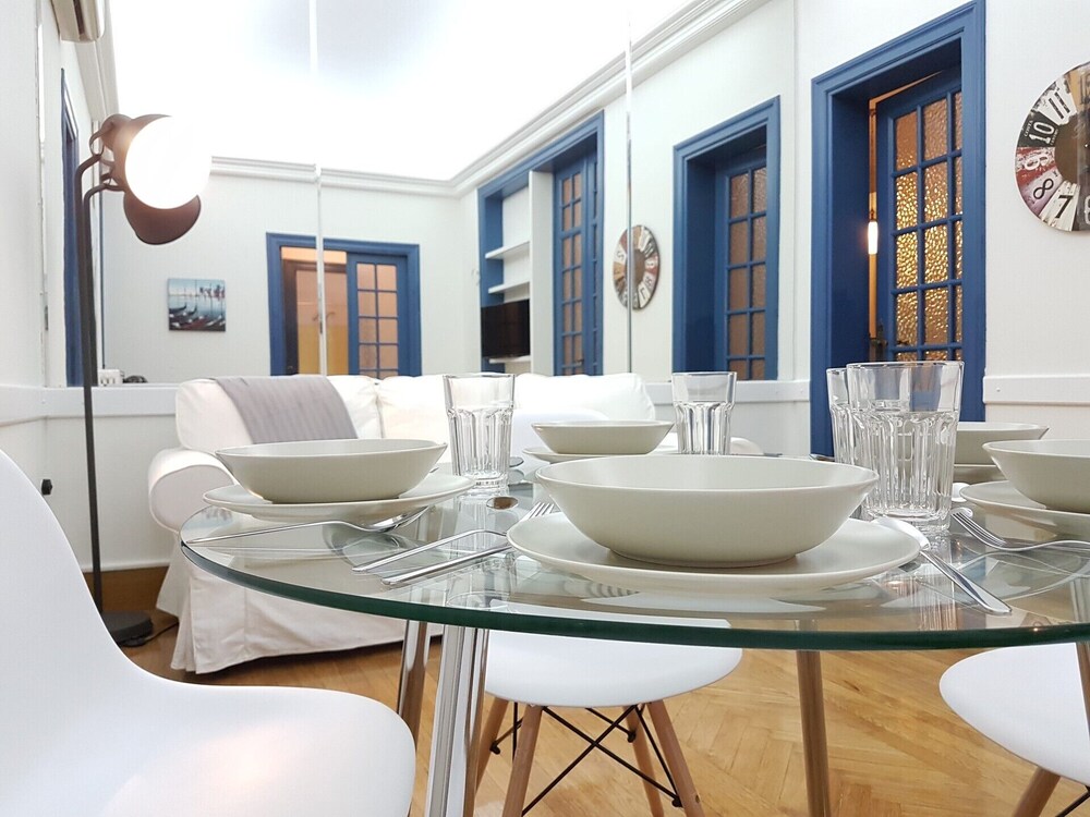 Errathens Aegean Apartment Athens Center 5 BD 2 BATH — 4-Star Luxury Hotel in Athens, Greece