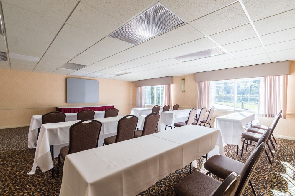 Quality Inn & Suites Hotel West Chester - photo 45