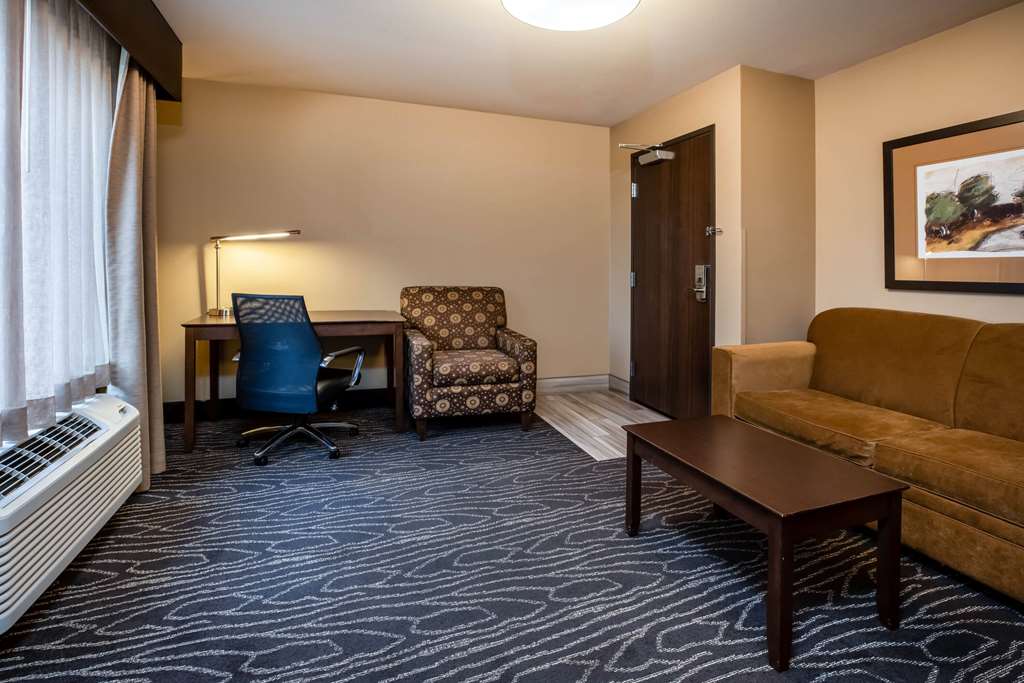 La Quinta Inn & Suites by Wyndham Eugene - photo 22