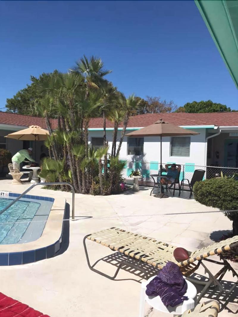 Sun Island Motel - photo 2