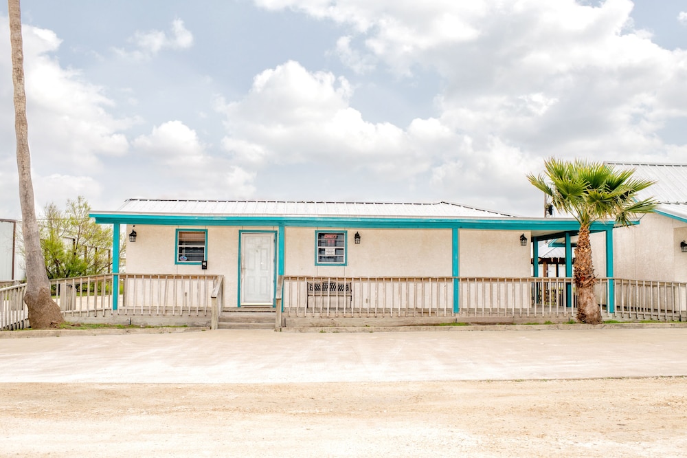 Captain Quarters Motel — hotel in Port O'connor