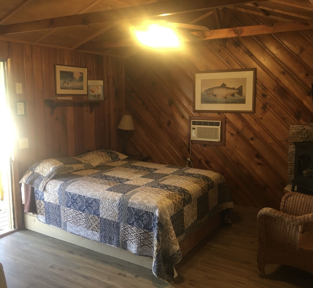 Rainbow's End Resort on Rainbow Lake - photo 16