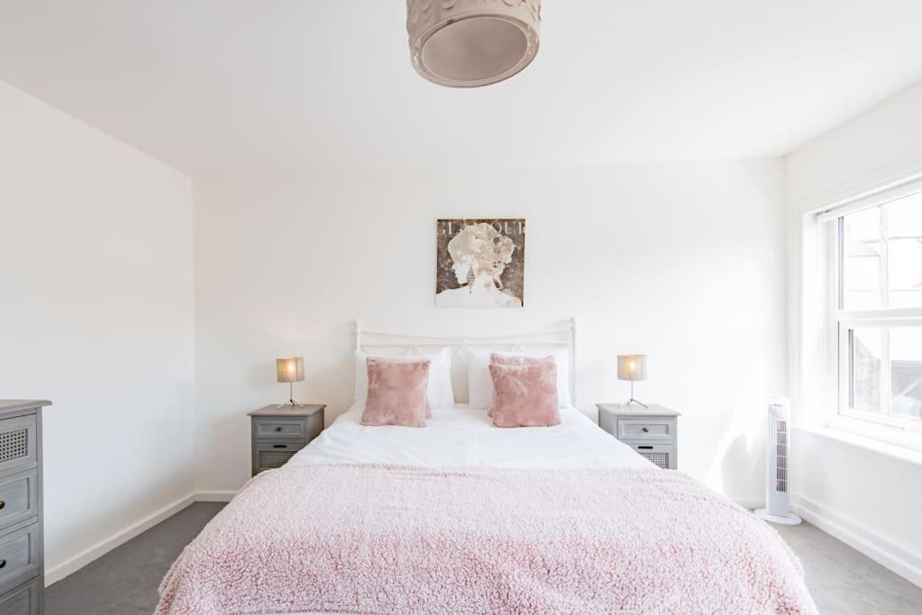 Stone's Throw - carbon neutral hotel in Deal