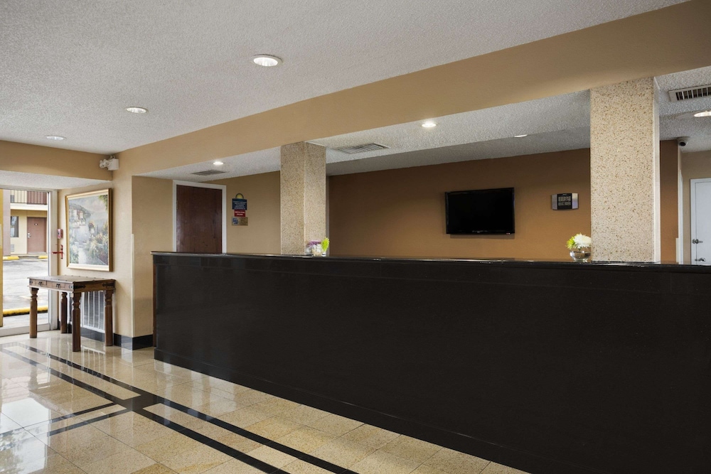 Days Inn by Wyndham Dallas Irving - photo 2