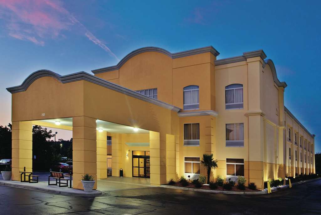 La Quinta Inn & Suites by Wyndham Florence - featured photo