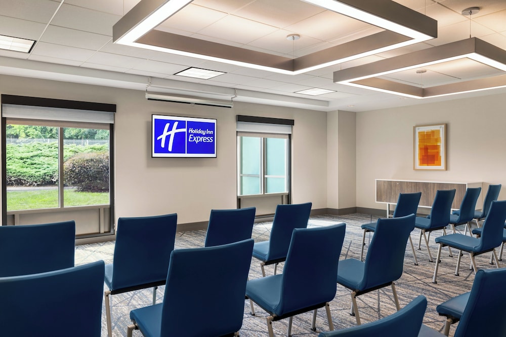 Holiday Inn Express & Suites Hagerstown by IHG - photo 40