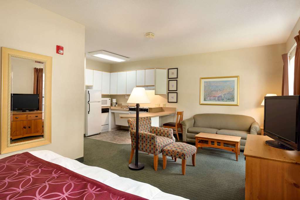 Baymont by Wyndham Wichita East - photo 10