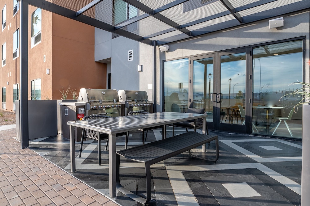 TownePlace Suites by Marriott Las Vegas North I 15 - photo 36