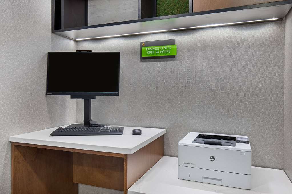 La Quinta Inn & Suites by Wyndham Nashville Airport - photo 30