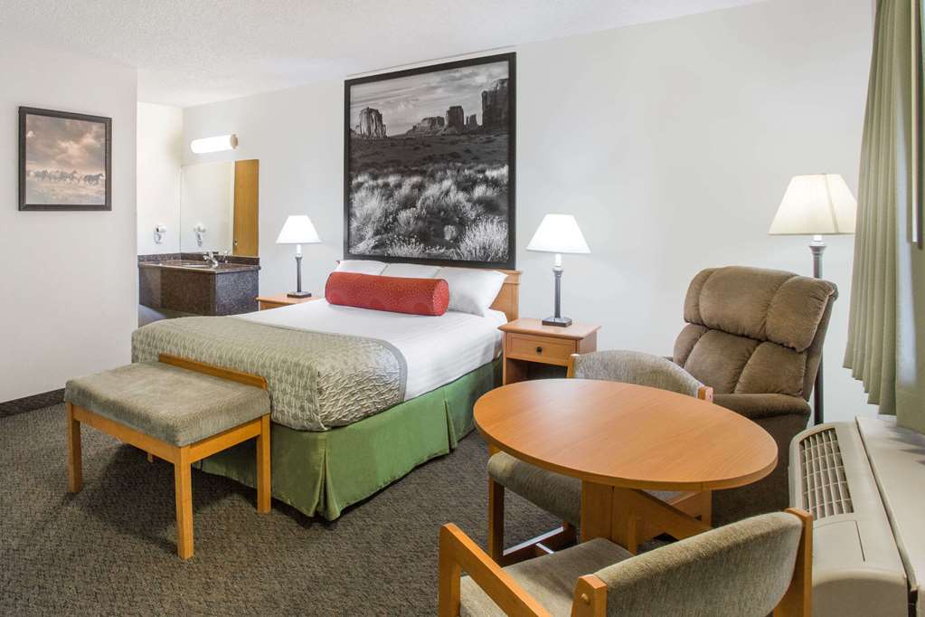 Super 8 by Wyndham Salina Scenic Hills Area - photo 22