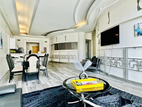 Executive Vacation Suite for 4 — 4-Star Luxury Hotel in Indianapolis, United States