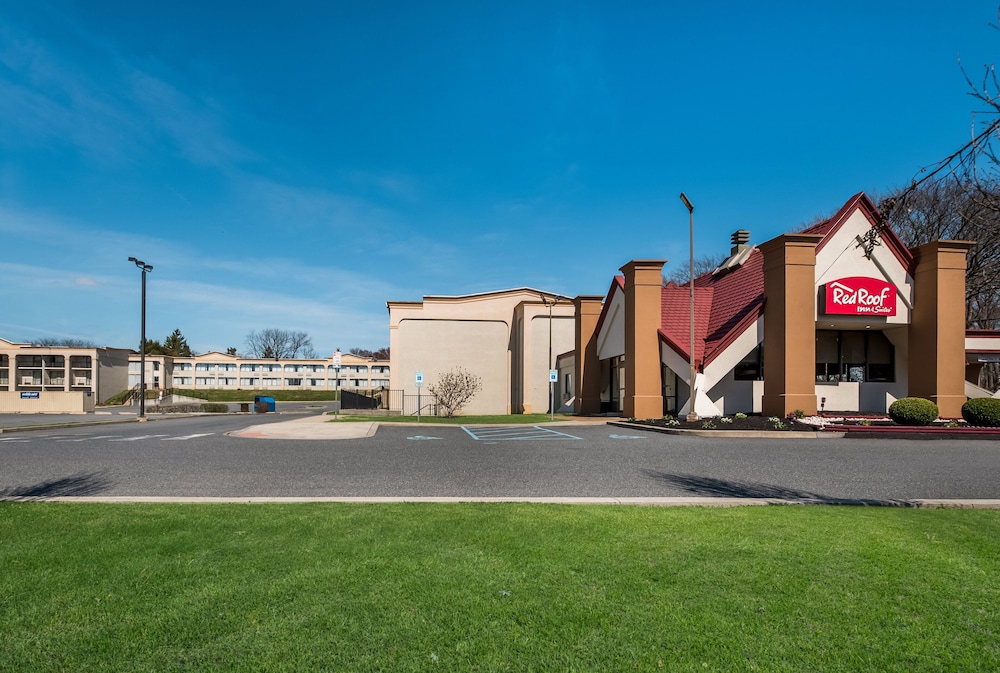 Red Roof Inn & Suites Newark University - photo 47