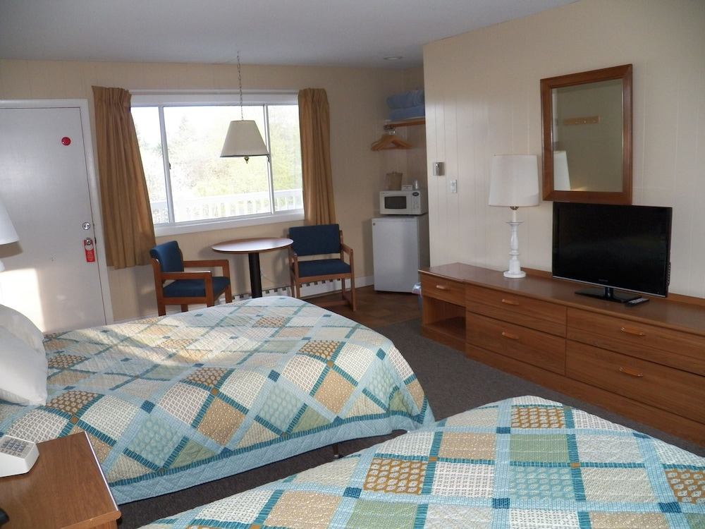 Coast Village Inn & Cottages - photo 12