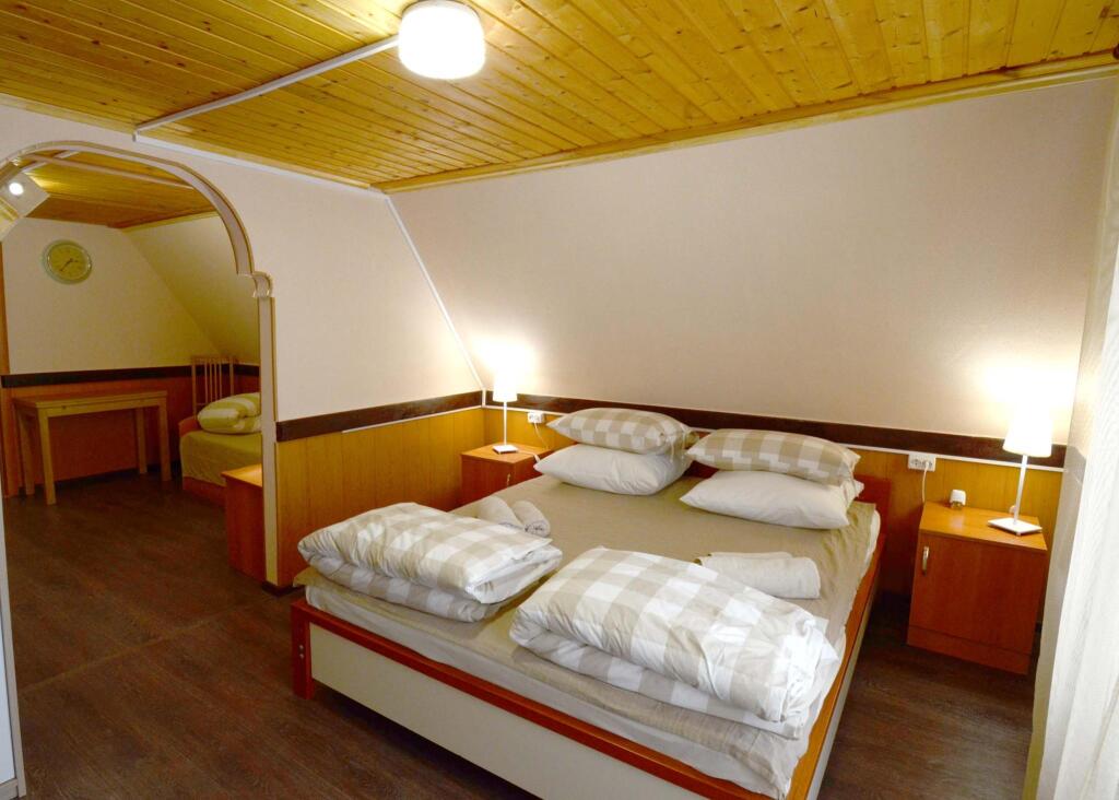 Spawning - carbon neutral hotel in Unknown City