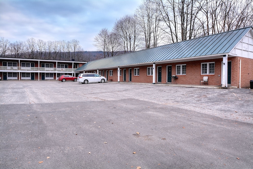Colonial Motel And Spa - photo 45
