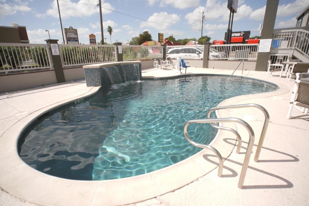 Texas Inn Airport McAllen - photo 29