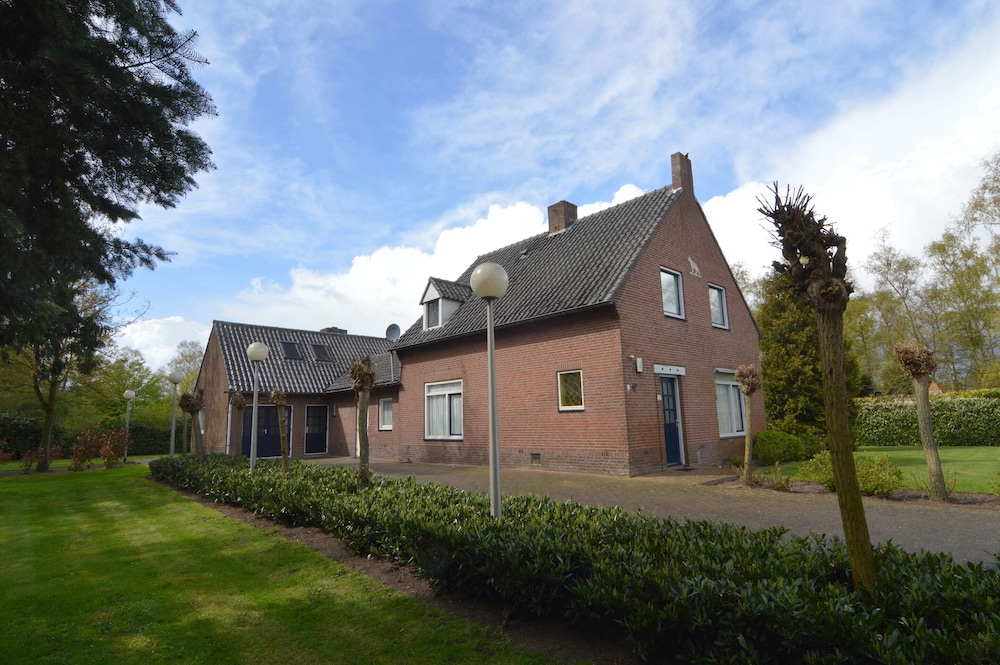 Charming Mansion With Bikes 7054121 — Valkenswaard